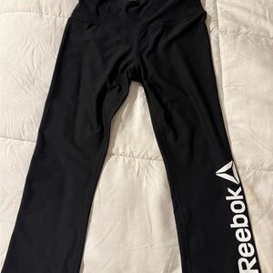 Reebok Skinny Capri Training Pants . NWT. Size Small